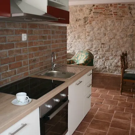Square Apartment